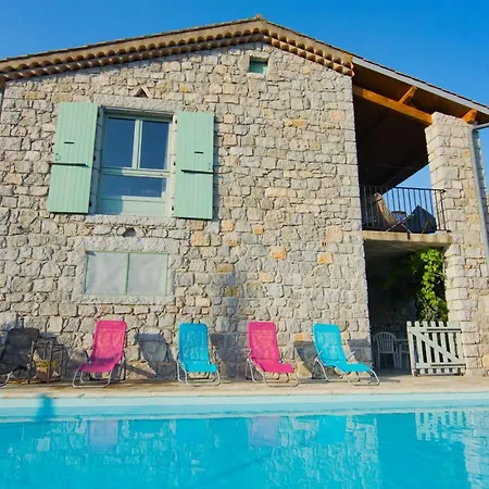 Les 23 Mûriers Hébergement de vacances Chauzon